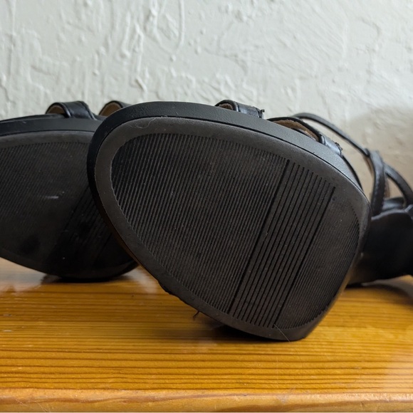 Naturalizer Black Strappy Sandals with Rhinestone Accents. 7.5 - Picture 7 of 7